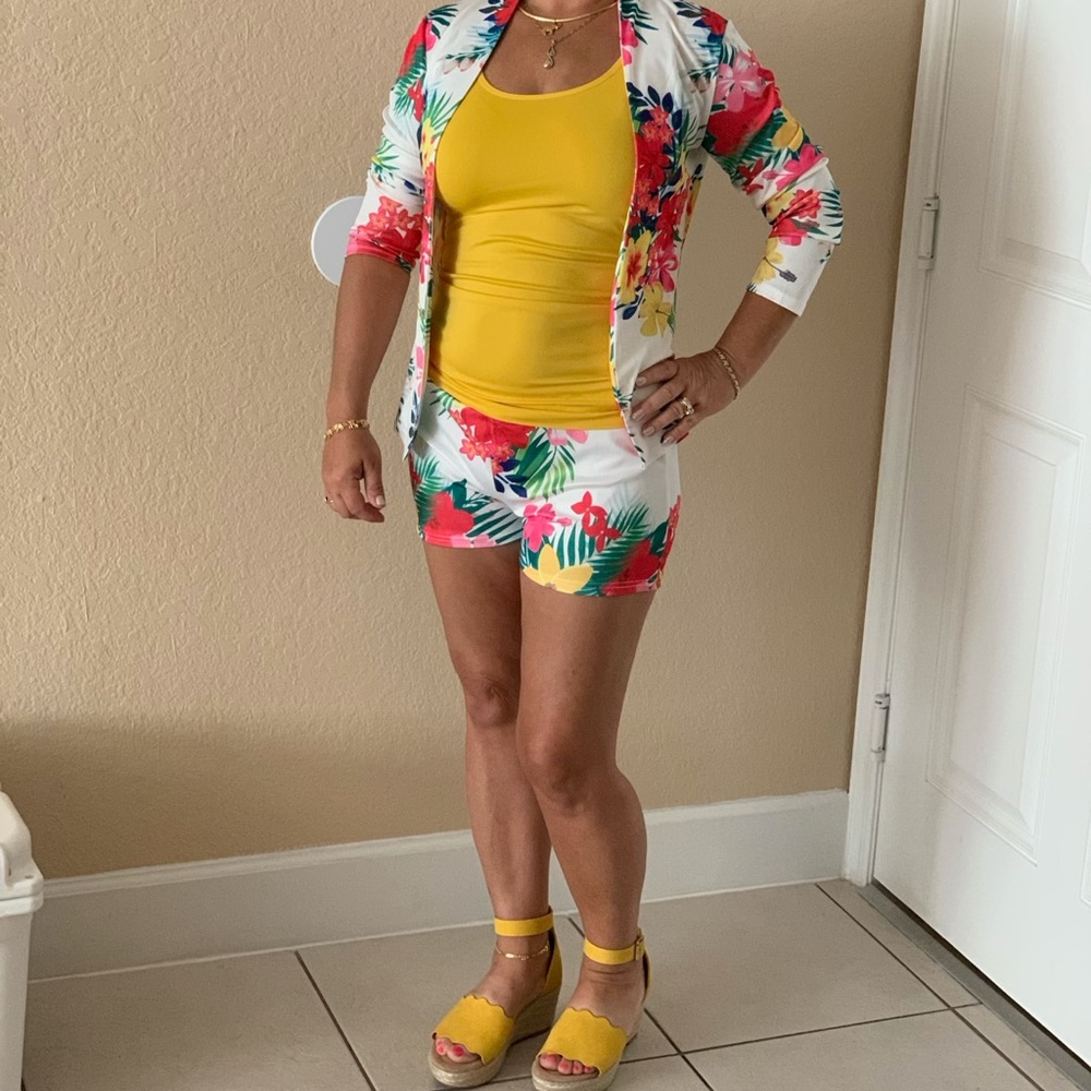 Two-piece tropical outfit